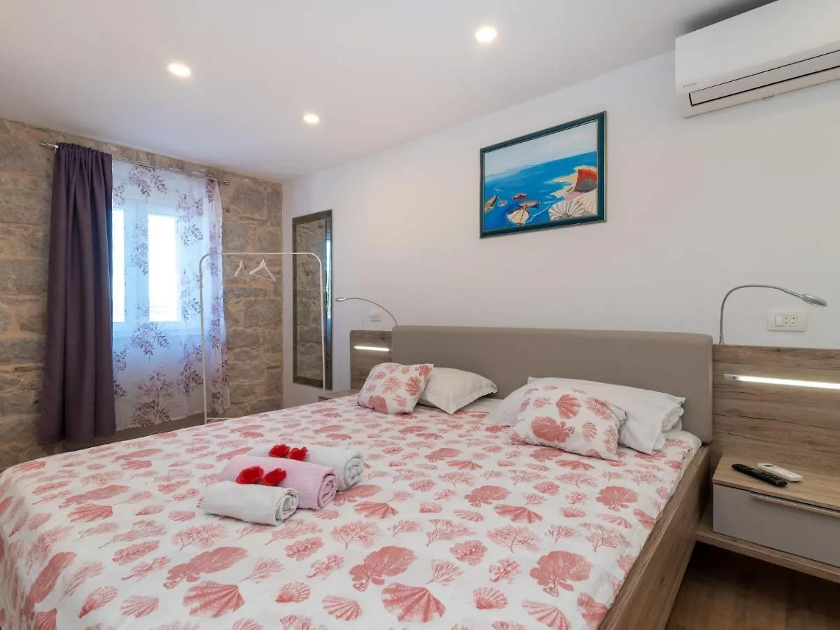 ספליט Apartment Lara'S House By Interhome 0*,